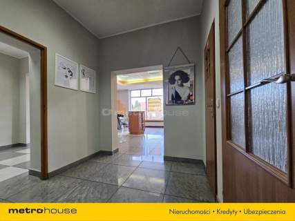 Obiekt usługowy z powierzchnią mieszkalną 430 m2.