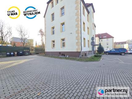Lokal handlowo-usługowy z 7 miejscami parkingowymi