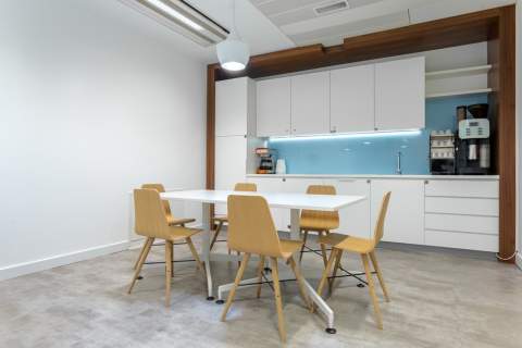 Coworkingowej w lokalizacji Regus Skylight