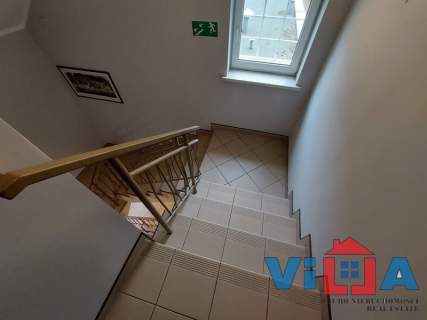 CAŁKOWICIE WYPOSAŻONY LOKAL W CENTRUM MIASTA 