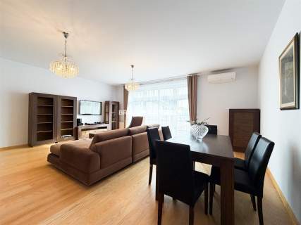 Przestronne 106m przy Rynku, ochrona 24/7, parking
