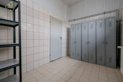 Budynek z częścią produkcyjną i mieszkalną