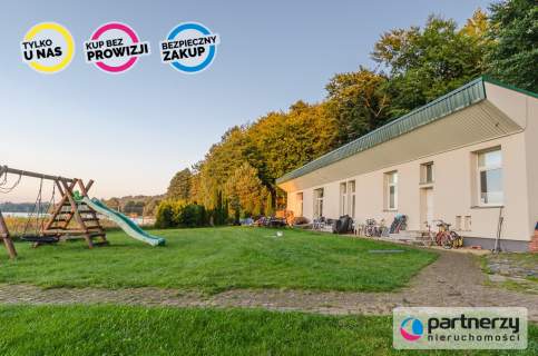 2,2 ha - ok. 300m linii brzegowej - 46 miejsc