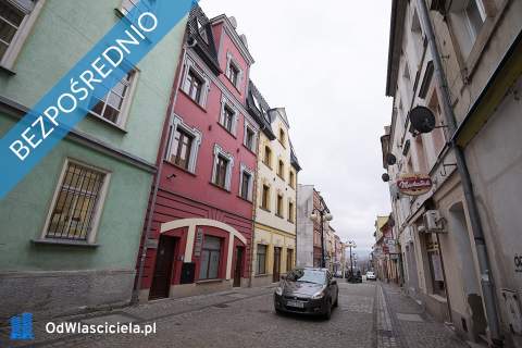 Kamienicę z apartamentami oraz częścią zorganizowanego prz