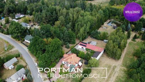Droga asfaltowa, prąd, gaz i woda miejska