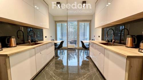 Apartament z panoramicznym widokiem lasu w Lividus