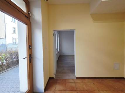 LOKAL 28,50 M2 OD ULICY - WEJŚCIE OD TRAUGUTTA