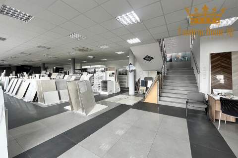 Dwupoziomowy budynek z magazynem 606m2 na wynajem - Wilanów 