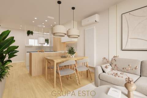AL. Kijowska 4 pokoje balkon budynek 2023r.