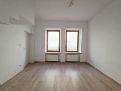 LOKAL 28,50 M2 OD ULICY - WEJŚCIE OD TRAUGUTTA