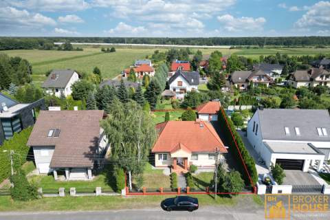 Urokliwy dom w spokojnej okolicy/ 4-pokoje/ Duży ogród