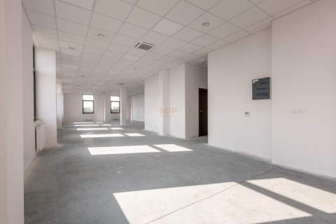 Lokal na wynajem w nowym budynku 121,95 m2 Karłowice