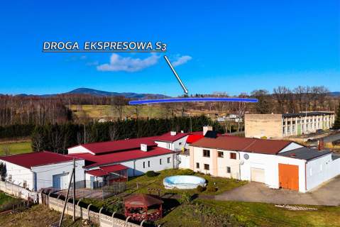 Kompleks inwestycyjny przy drodze ekspresowej S3