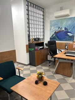 Kameralny lokal przy ruchliwej ulicy
