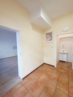 LOKAL 28,50 M2 OD ULICY - WEJŚCIE OD TRAUGUTTA