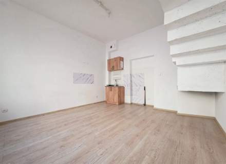 LOKAL 28,50 M2 OD ULICY - WEJŚCIE OD TRAUGUTTA