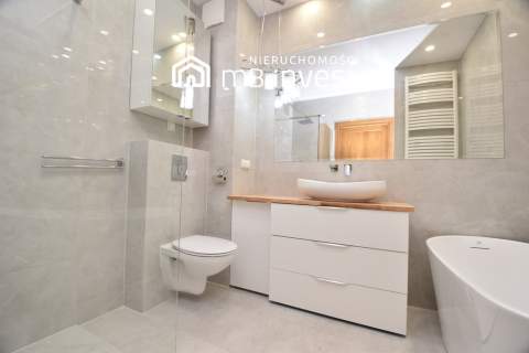 Apartament Nadmorski Dwór miejsce w hali garażowej