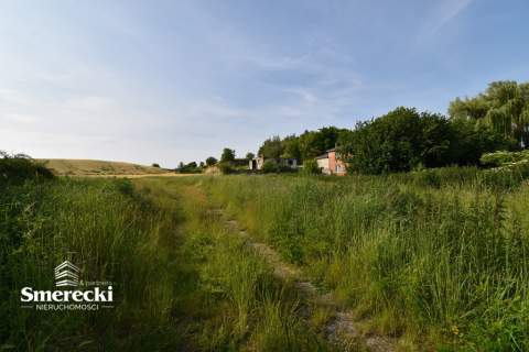 DZIAŁKA z niedokończoną nieruchomością