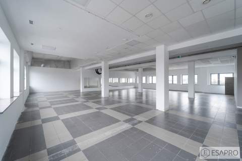 DUŻY LOKAL Z ZAPLECZEM SANITARNYM - SPORT/REKREACJ