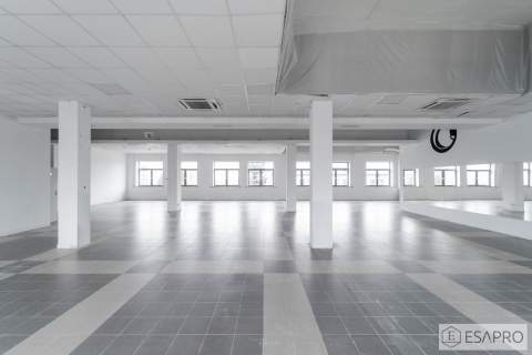 DUŻY LOKAL Z ZAPLECZEM SANITARNYM - SPORT/REKREACJ