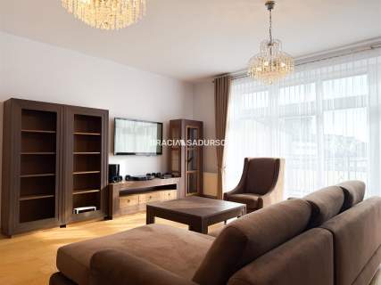 Przestronne 106m przy Rynku, ochrona 24/7, parking