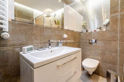 3 pok. oddzielne sypialnie, 2 balkony duży salon