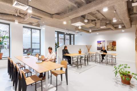 Znajdź własne biurko w Spaces Fabryka Kart