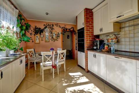 Dom 210,5 m2, z warsztatem 199,7 m2