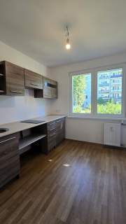 2 pokoje, balkon, parter-obok Hanza, po remoncie