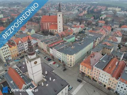 Kamienicę z apartamentami oraz częścią zorganizowanego prz