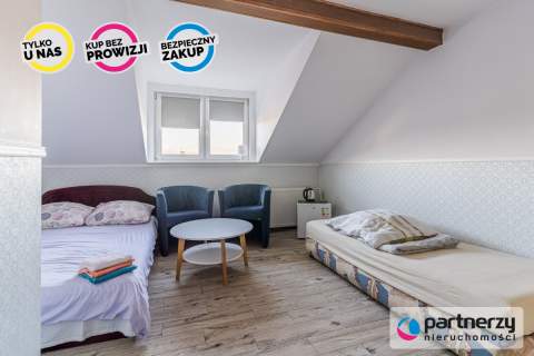 DOM Z 6 NIEZALEŻNYMI APARTAMENTAMI W ŁEBIE