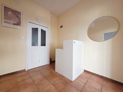 LOKAL 28,50 M2 OD ULICY - WEJŚCIE OD TRAUGUTTA