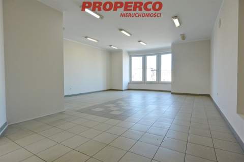 Lokal pow. 64 m2, Daleszyce, Centrum