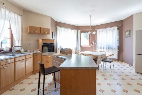 DOM 3 POZIOMY - 450 M2 - DZIAŁKA 1800 M2