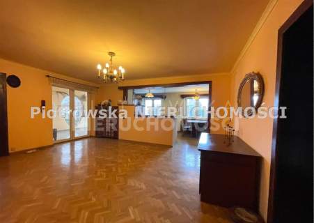 Nieruchomość komercyjna na sprzedaż, 227 m2, Sieradz