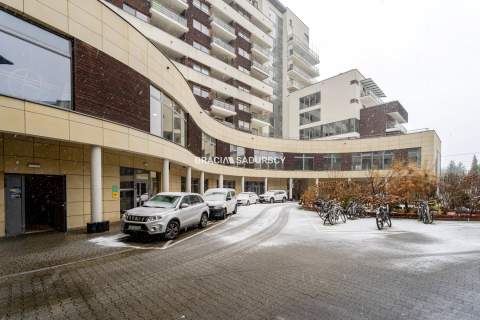 Lokal usługowy w stanie deweloperskim -706 m