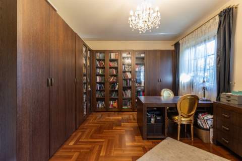DOM 3 POZIOMY - 450 M2 - DZIAŁKA 1800 M2