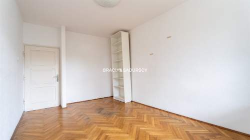 4 pokoje 2 pokoje garaż