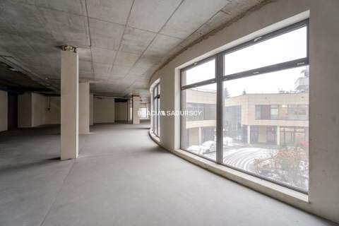 Lokal usługowy w stanie deweloperskim -706 m
