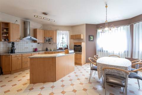 DOM 3 POZIOMY - 450 M2 - DZIAŁKA 1800 M2