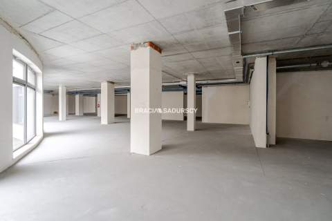 Lokal usługowy w stanie deweloperskim -706 m