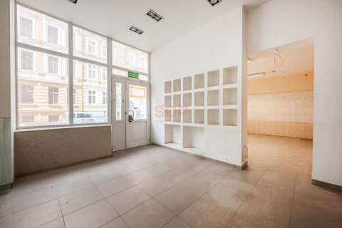 Lokal w centrum, z witryną