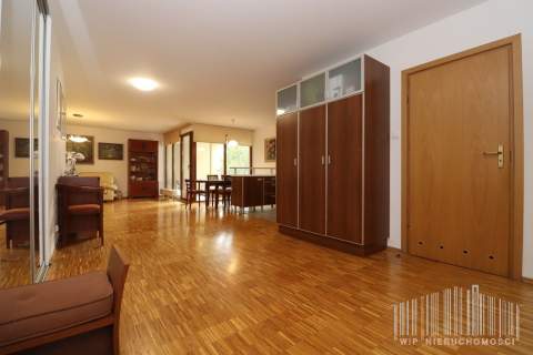 Komfortowy apartament z garażem i dużym tarasem, 2002 rok