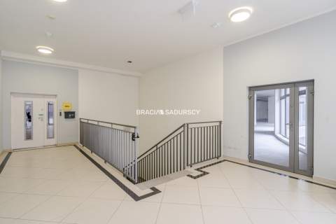 Lokal usługowy w stanie deweloperskim -706 m