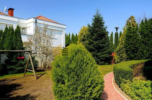 Elegant House Prestigious Neighborhood