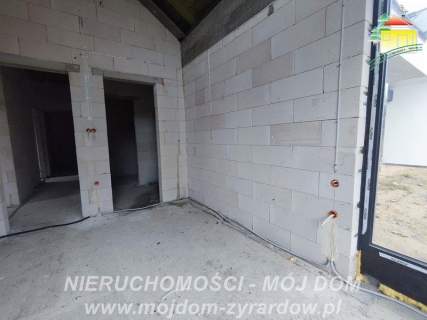 Przestronny, nowoczesny dom w stanie deeloperskim.