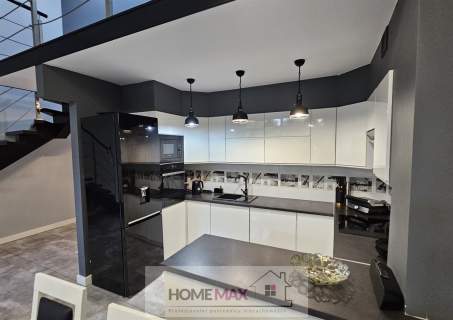 Nowoczesny, 2- poziomowy loft z ogródkiem 