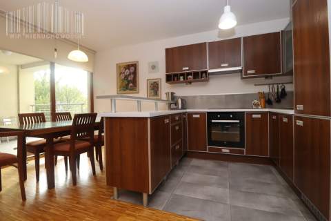 Komfortowy apartament z garażem i dużym tarasem, 2002 rok