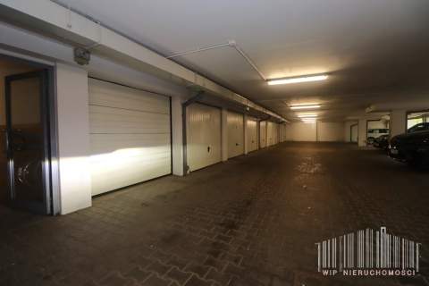 Komfortowy apartament z garażem i dużym tarasem, 2002 rok