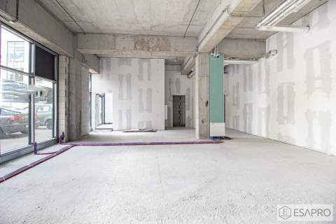 Lokal Handlowo-Usługowy na parterze z dużą witryną